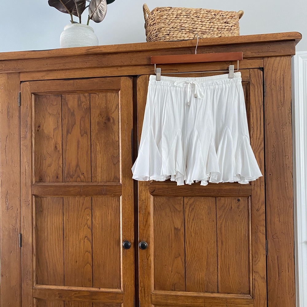 Lizard Thicket White Ruffled Mini Skort! Like New… - image 2